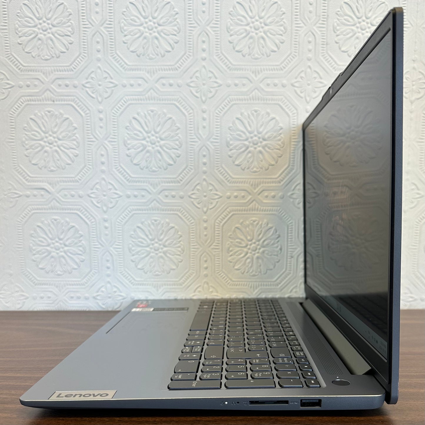 Lenovo IdeaPad Slim 3 15.6" 15AMN8 - Open Box