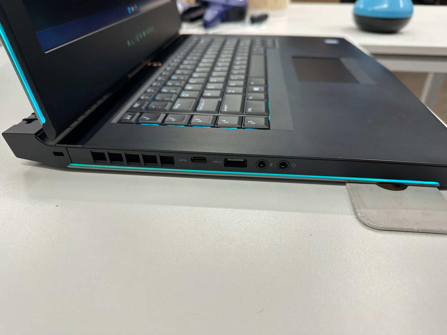 Portátil para juegos Alienware 15 R3 de 15,6", 60 Hz, 1080p - Reacondicionado