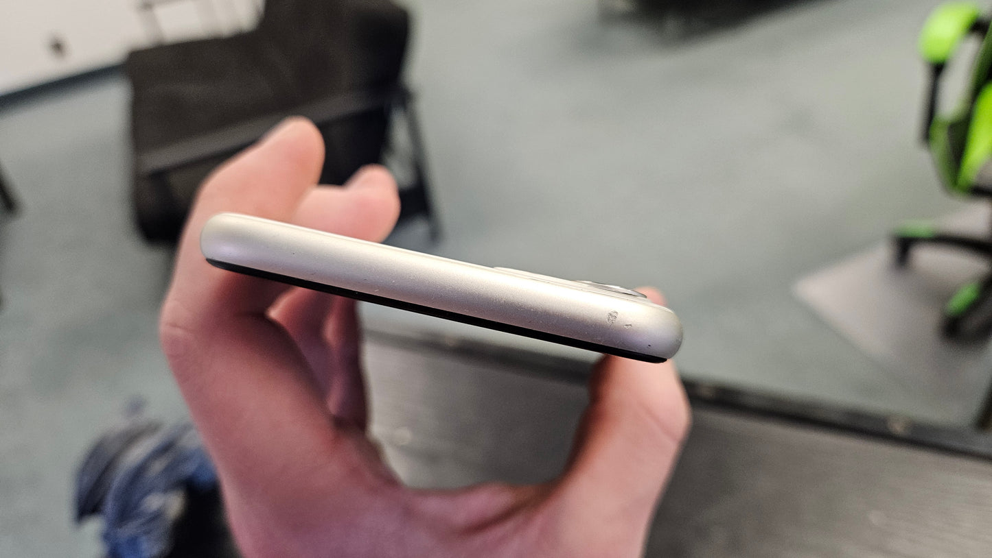 iPhone 11 64GB White - Re-Certified