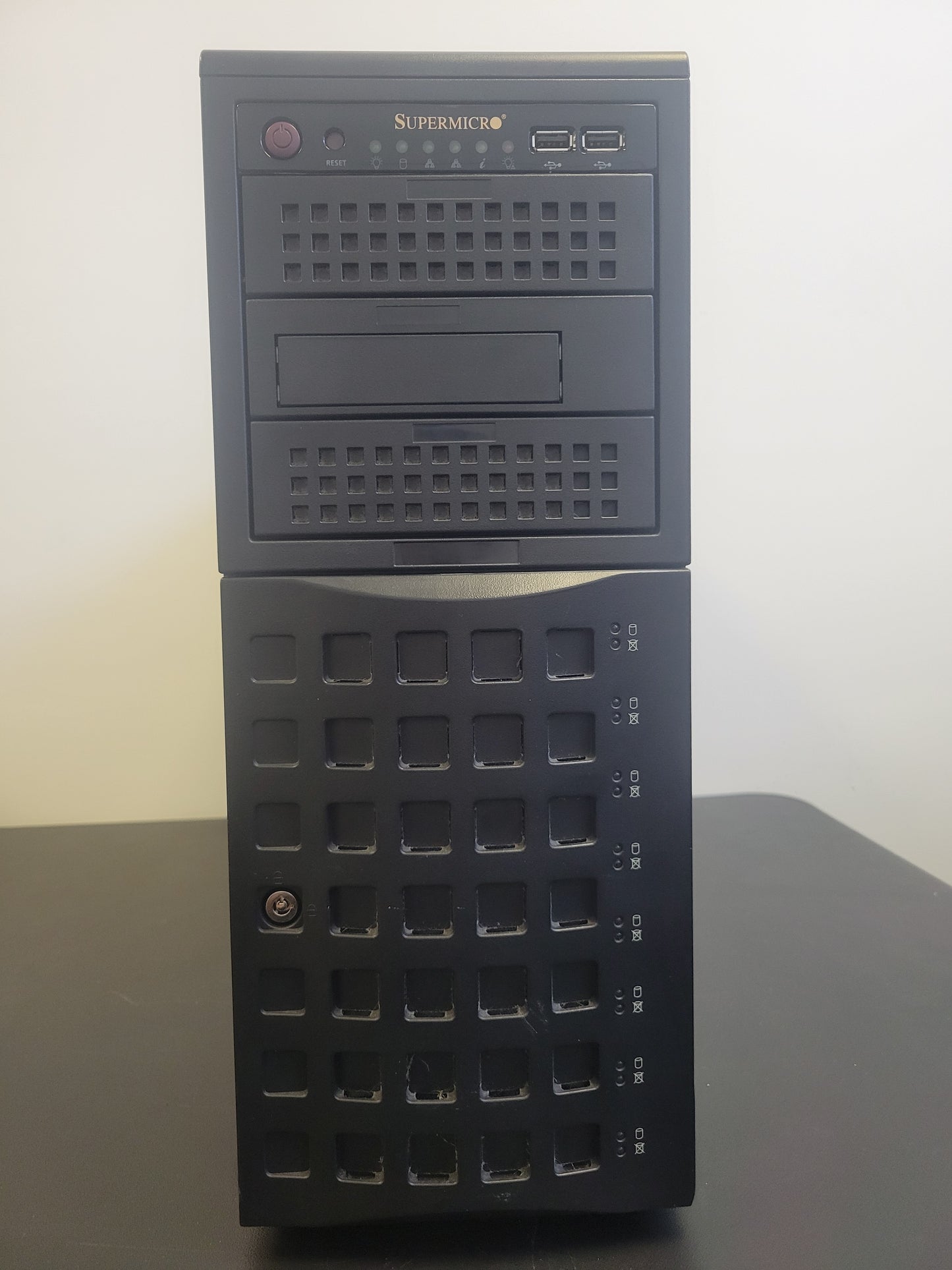 Servidor renovado - Xeon E5 2680, 128 GB de RAM, 250 GB de SSD, 2 TB de HDD