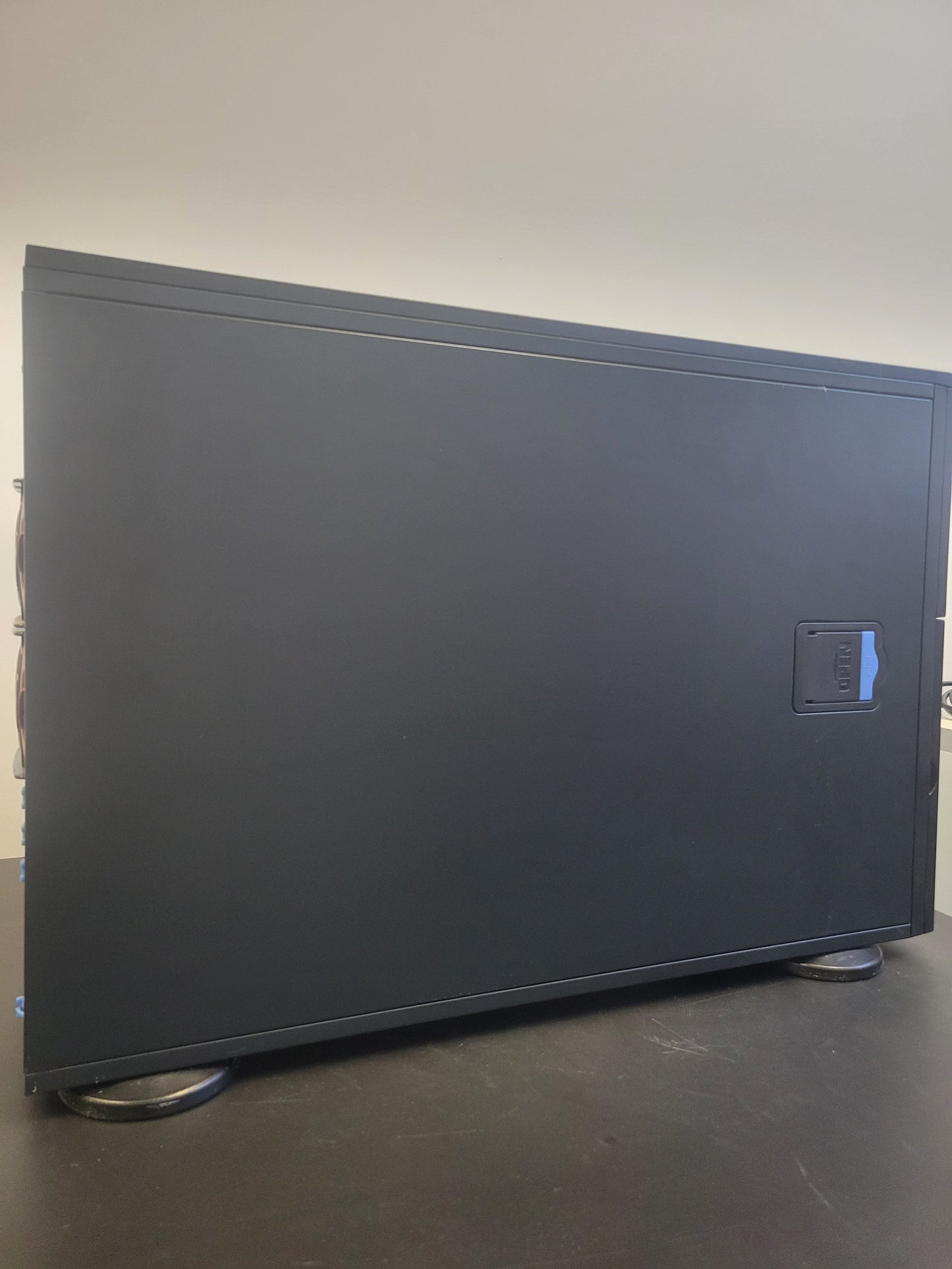 Servidor renovado - Xeon E5 2680, 128 GB de RAM, 250 GB de SSD, 2 TB de HDD