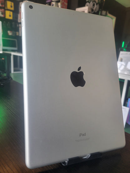 iPad 9e génération Wi-Fi - Argent - 64 Go - Remis à neuf