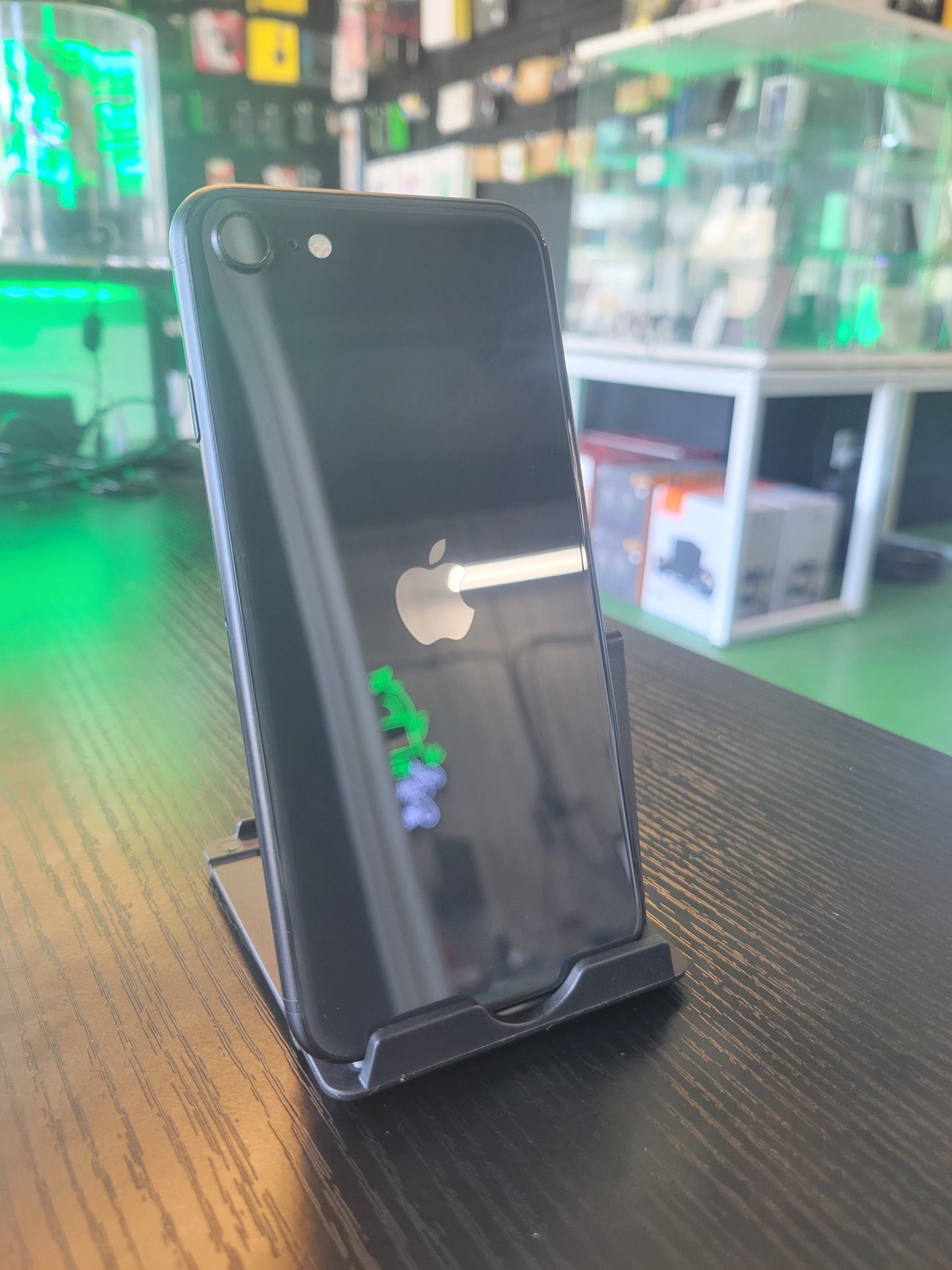 iPhone SE (2e génération) 64 Go - Noir - Remis à neuf