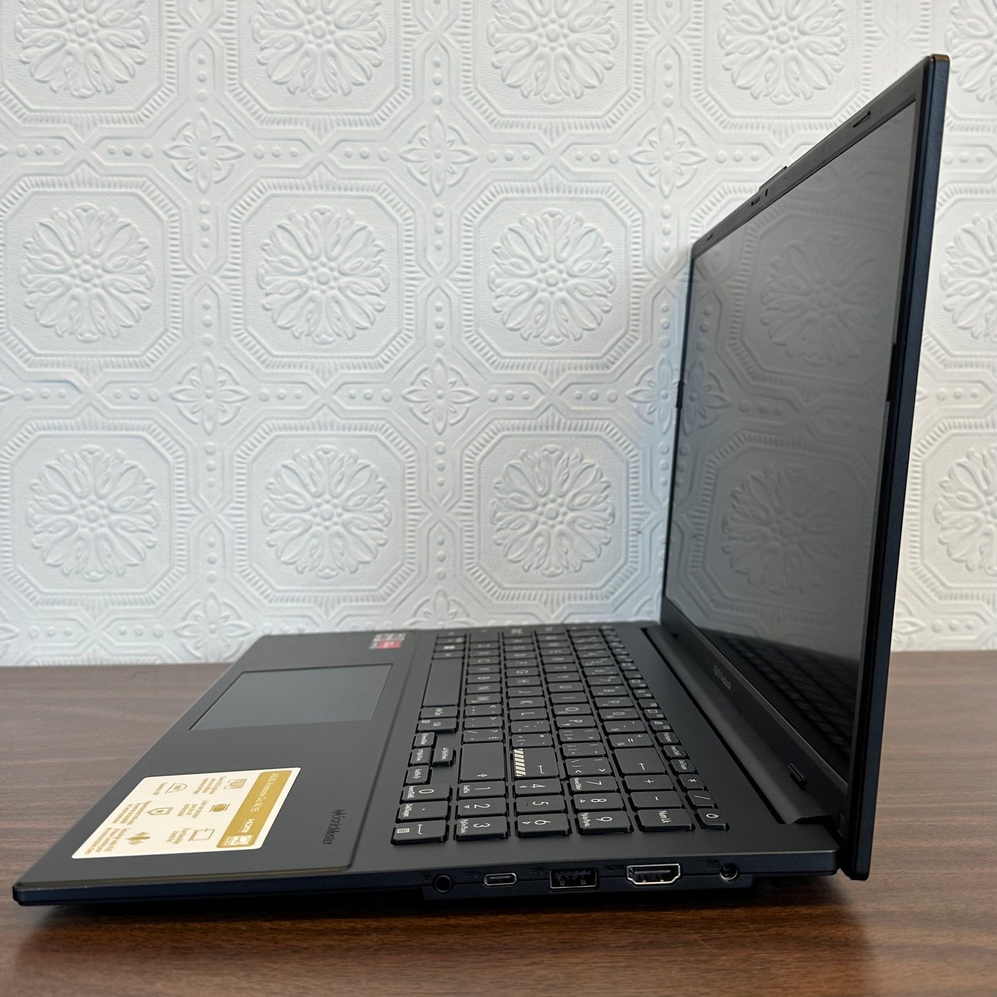 Laptop ASUS Vivobook Go 15.6" 60Hz FHD - Caja abierta