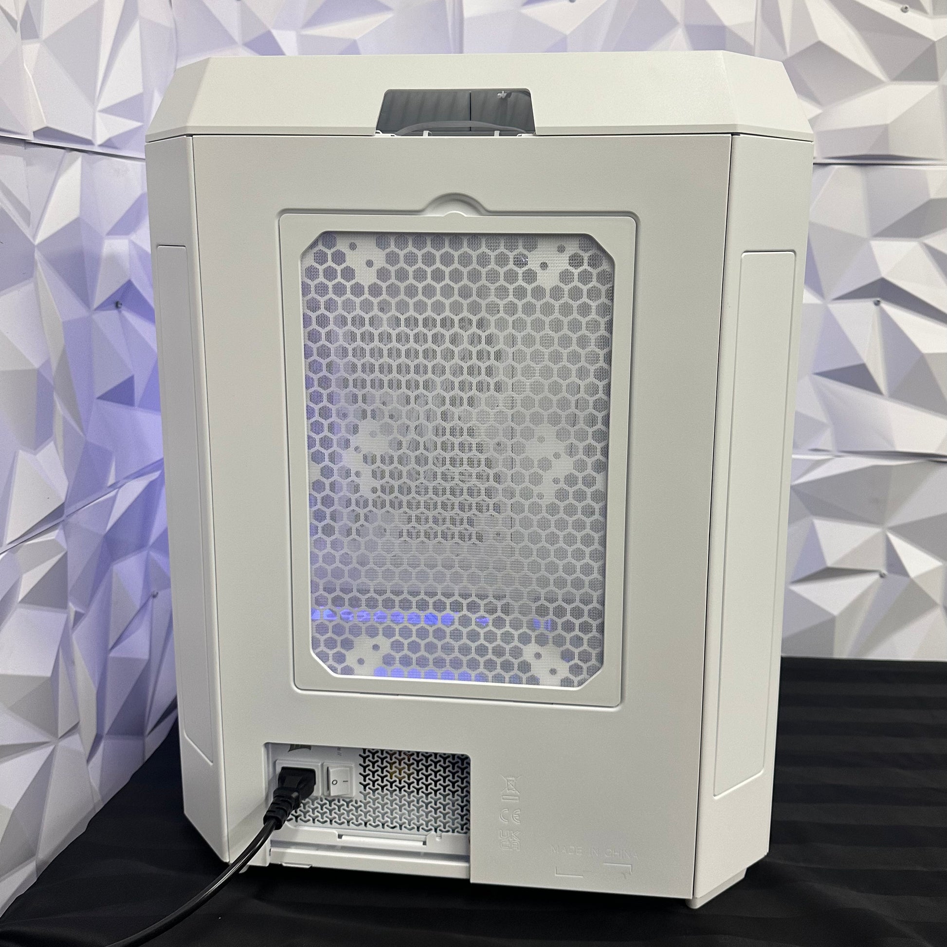 White electronic device with a honeycomb pattern on a geometric background