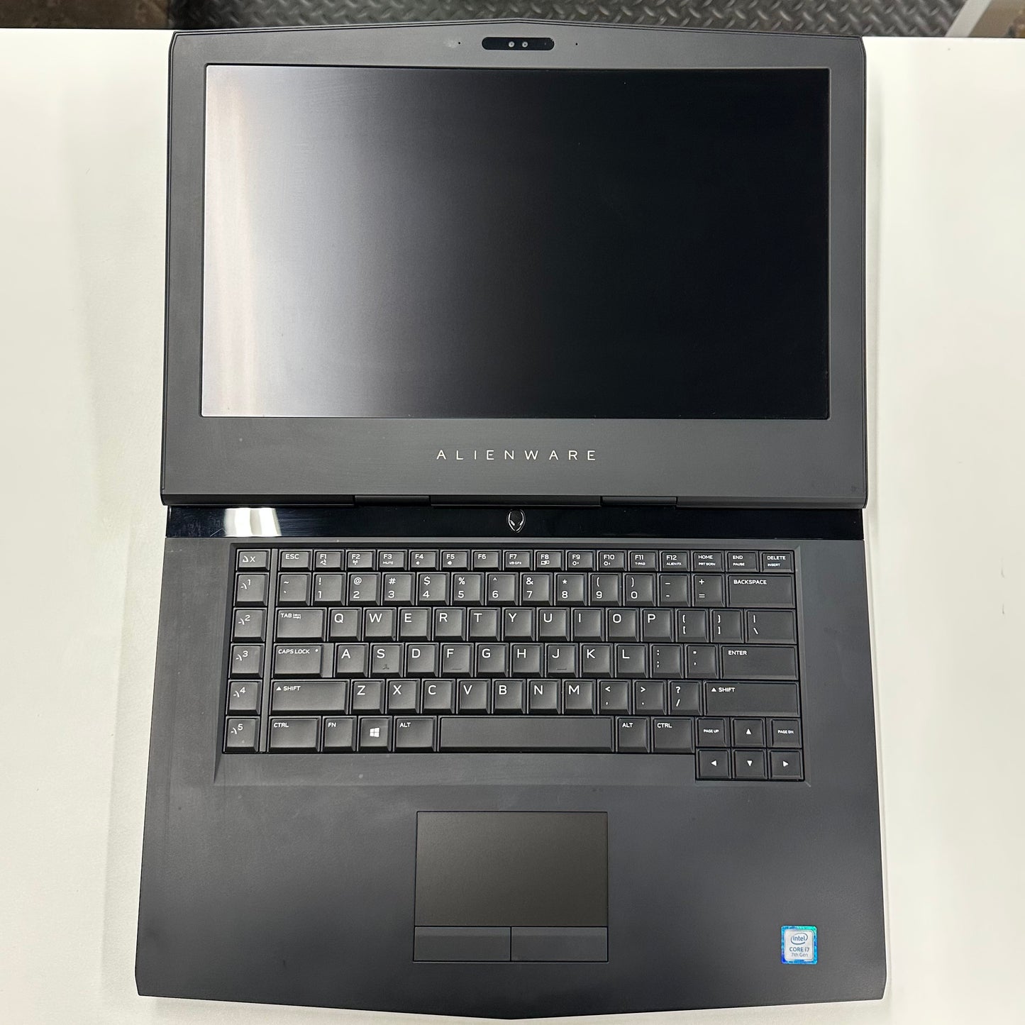 Portátil para juegos Alienware 15 R3 de 15,6", 60 Hz, 1080p - Reacondicionado