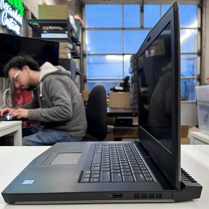Portátil para juegos Alienware 15 R3 de 15,6", 60 Hz, 1080p - Reacondicionado