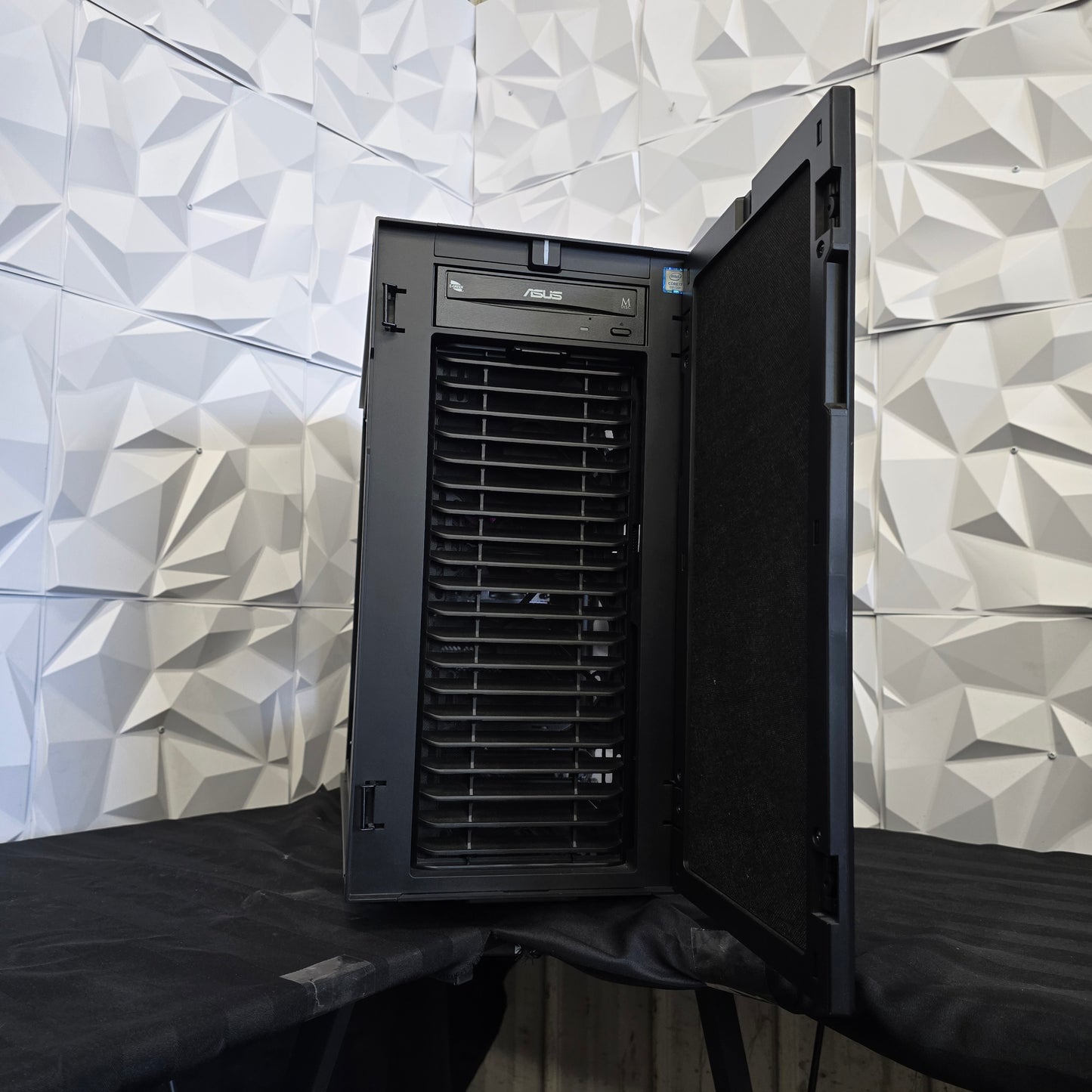 MAXIMUS X - Pre-Built Refurbished Gaming PC with CD player