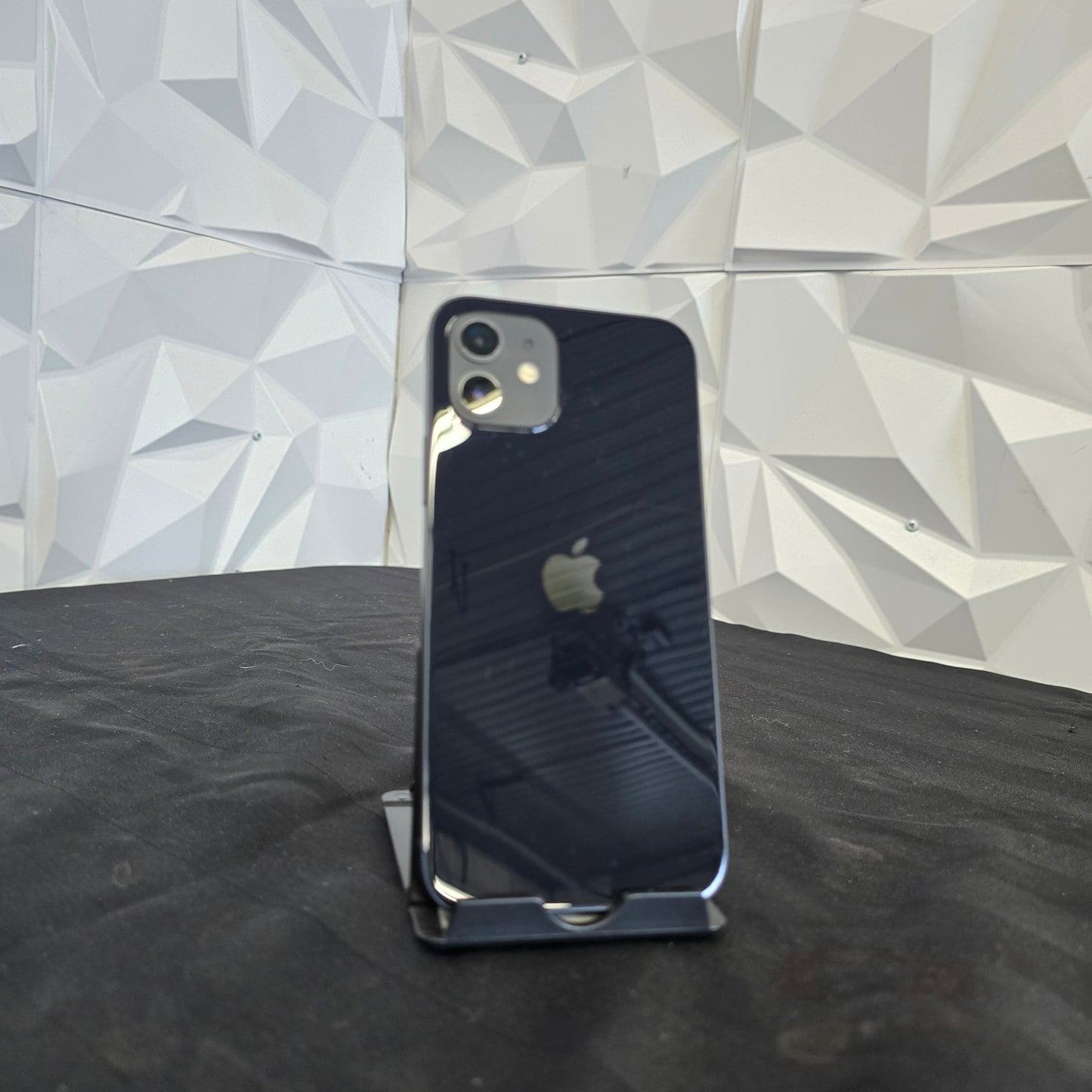 iPhone 12 - Black - Refurbished - 64GB - Unlocked