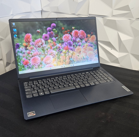 Lenovo Ideapad 3 - Ryzen 5 - 8GB RAM - Blue - Refurbished