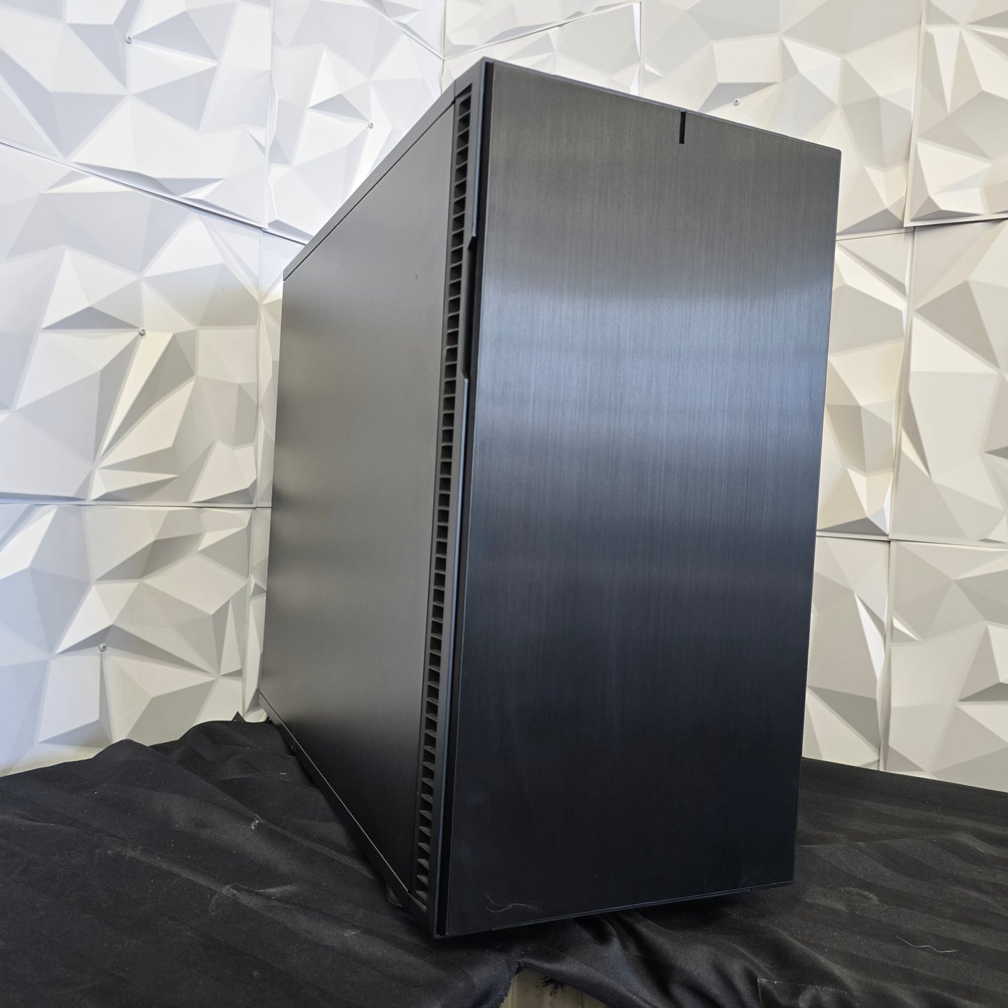 MAXIMUS X - Pre-Built Refurbished Gaming PC with CD player