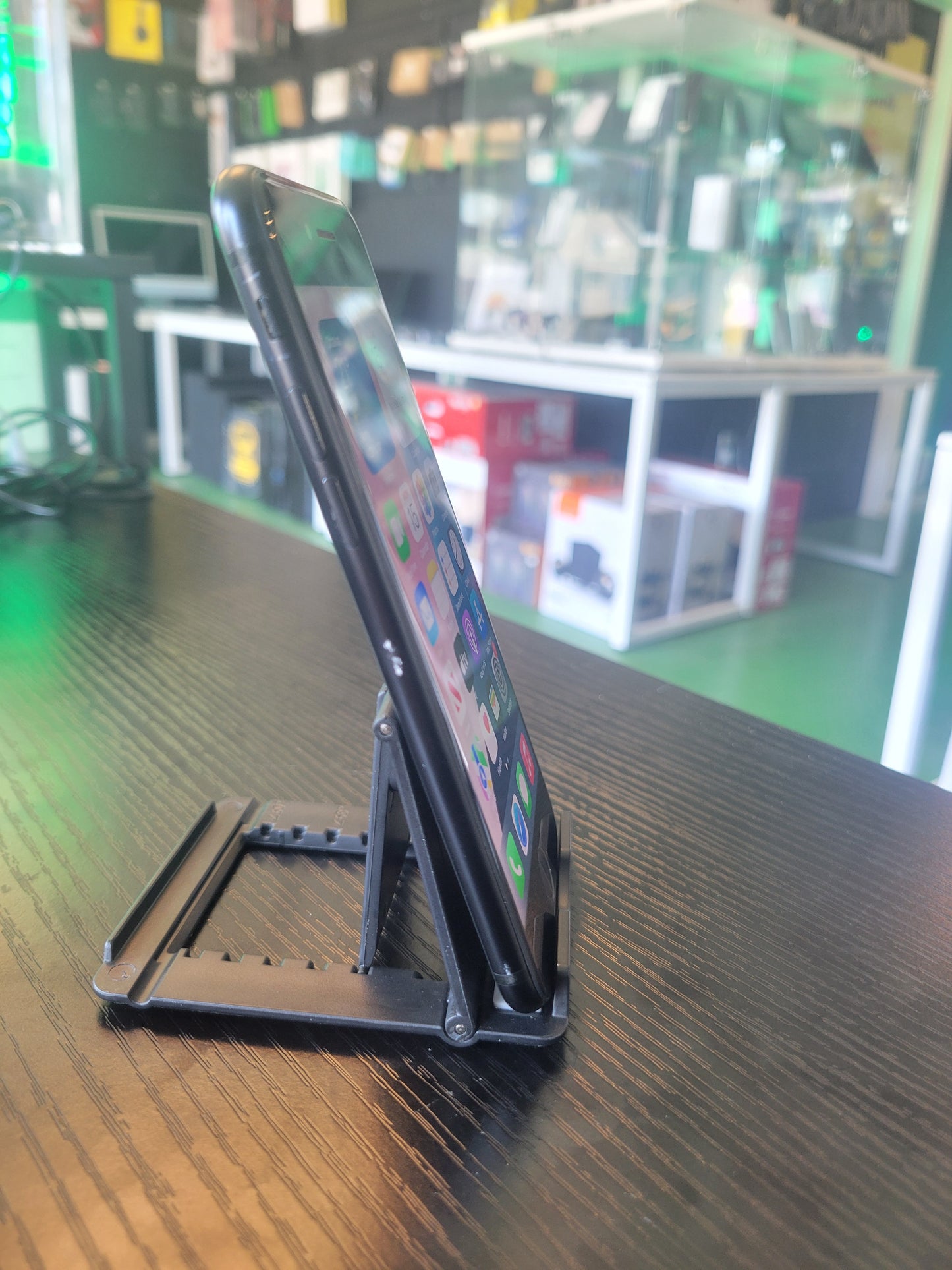 iPhone SE (2e génération) 64 Go - Noir - Remis à neuf