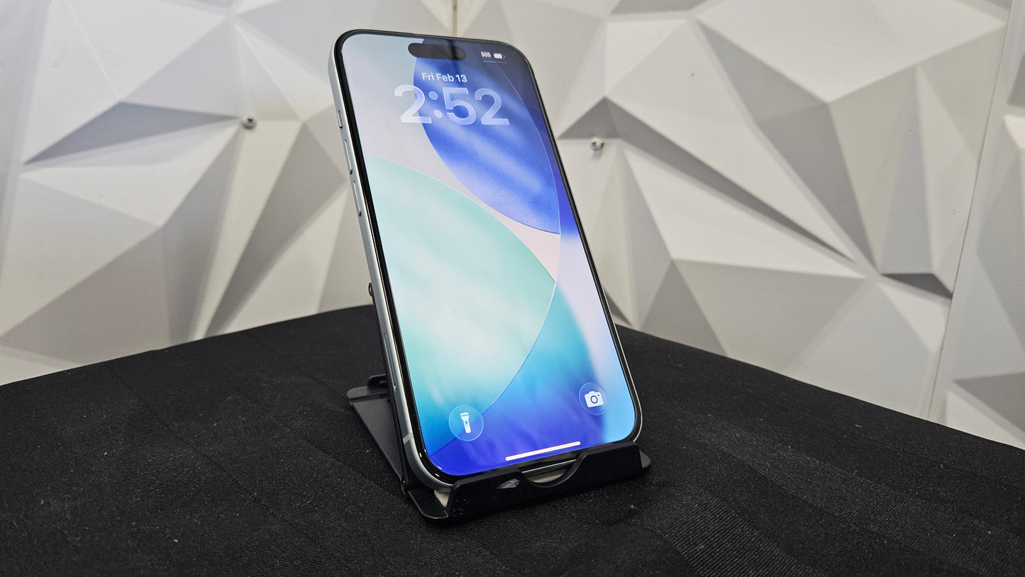 iPhone 15 128GB - White - Refurbished - Unlocked