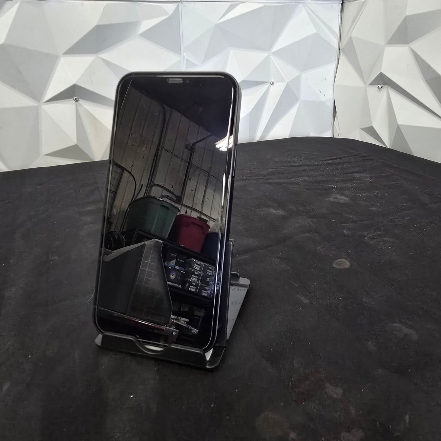 iPhone 12 - Black - Refurbished - 64GB - Unlocked