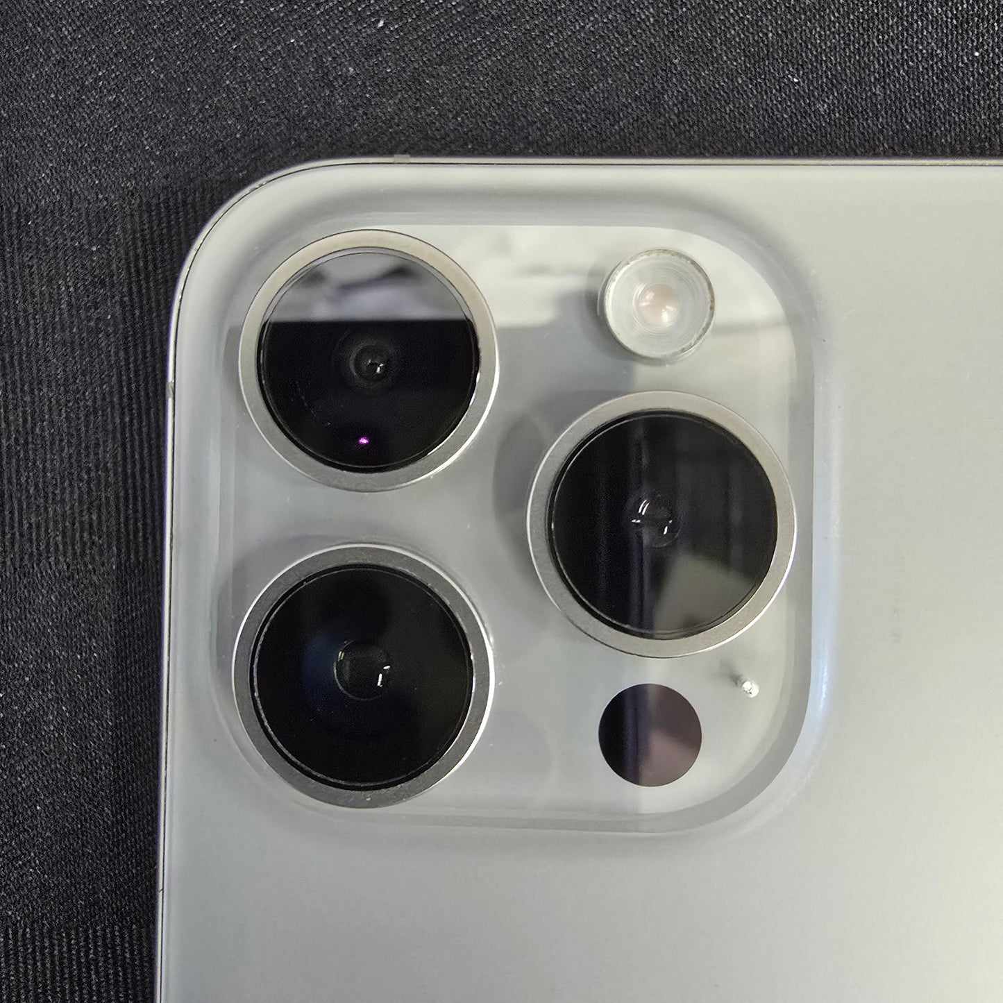iPhone 15 Pro - 128GB - Titanium - Refurbished