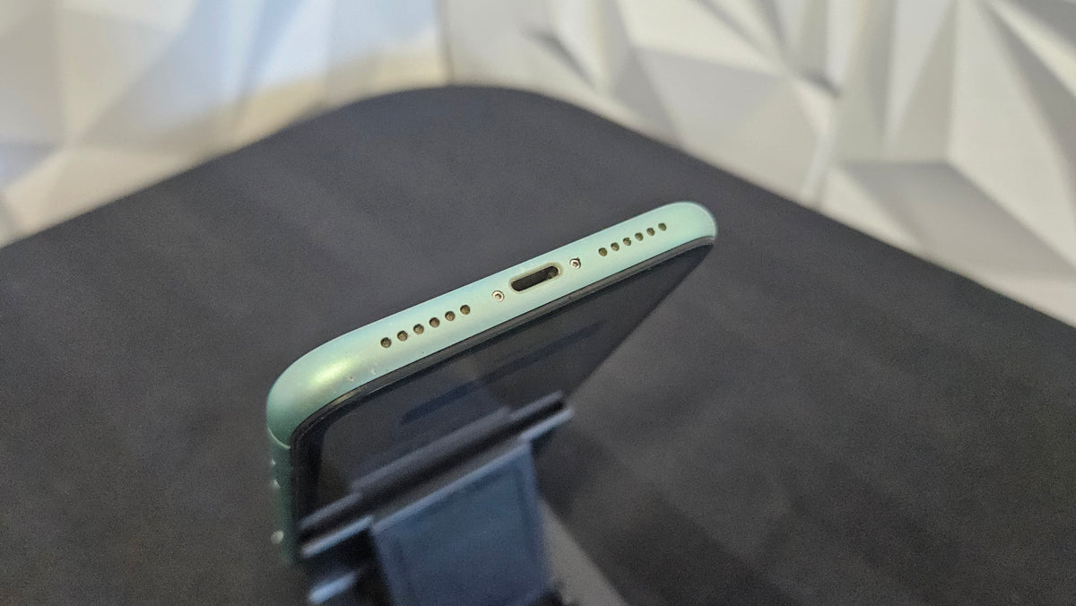 iPhone 11 - Green - Refurbished - 64GB Unlocked