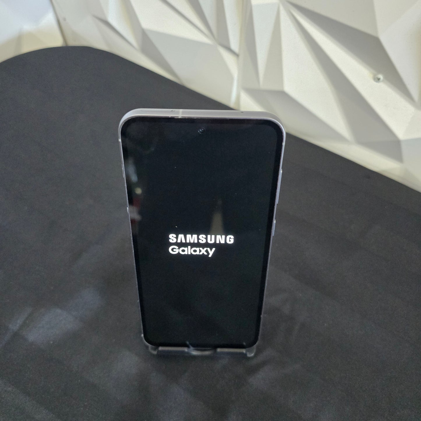 Samsung Galaxy S23 Fe 128GB - Refurbished - Unlocked