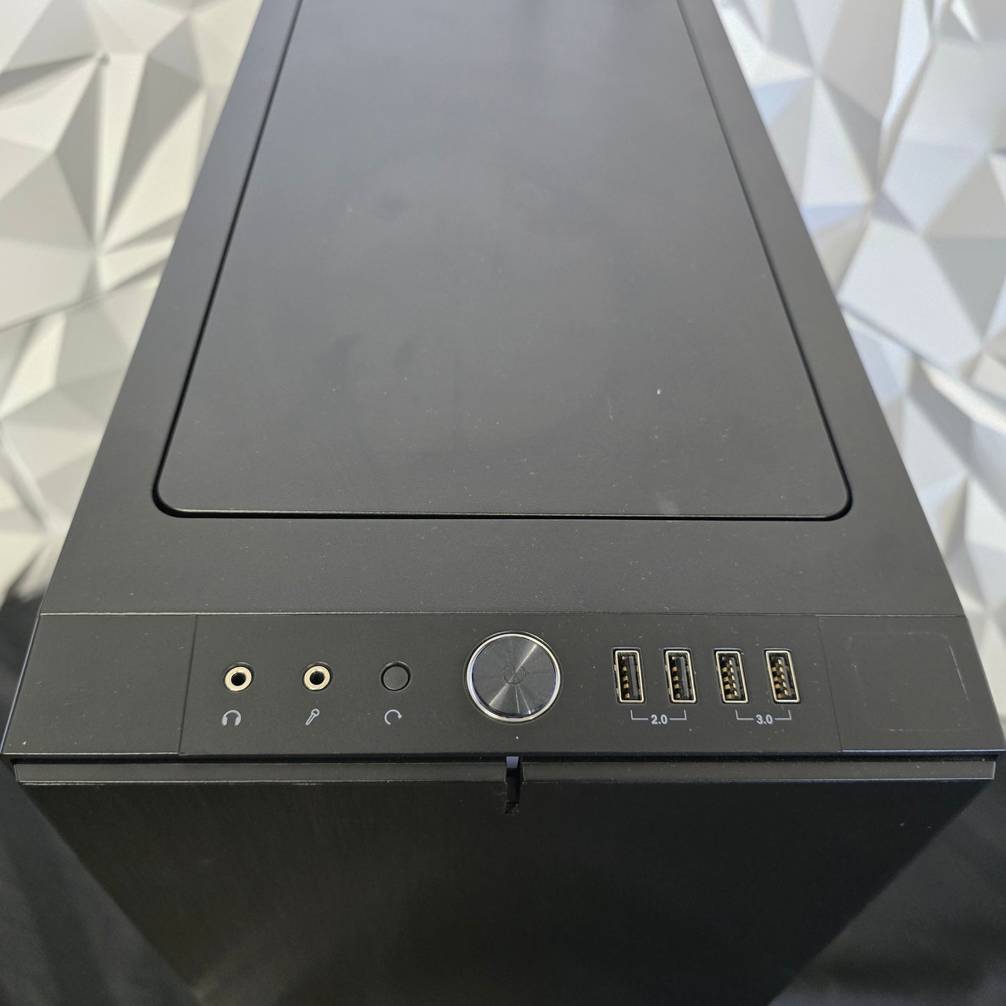 MAXIMUS X - Pre-Built Refurbished Gaming PC with CD player