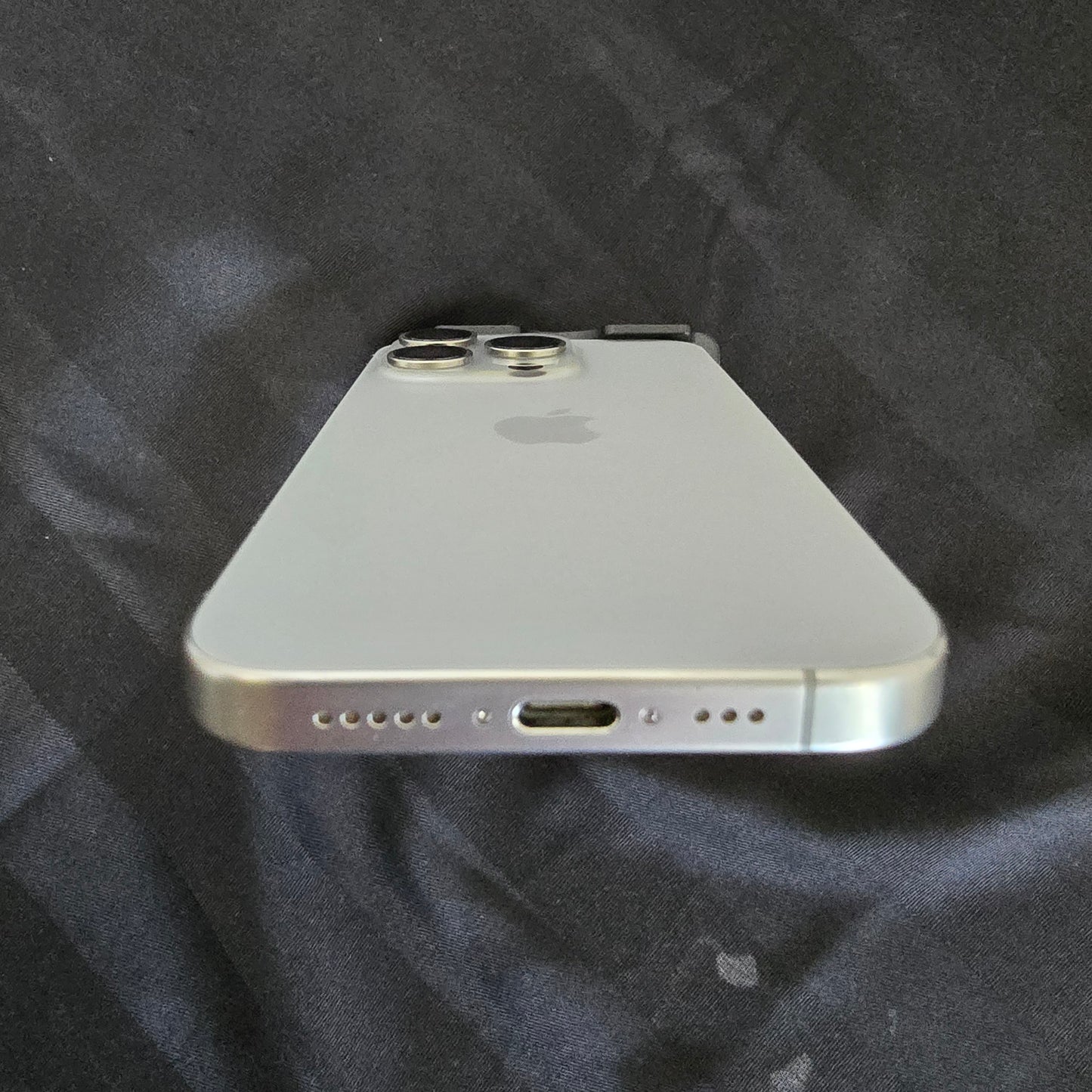 iPhone 15 Pro - 128GB - Titanium - Refurbished