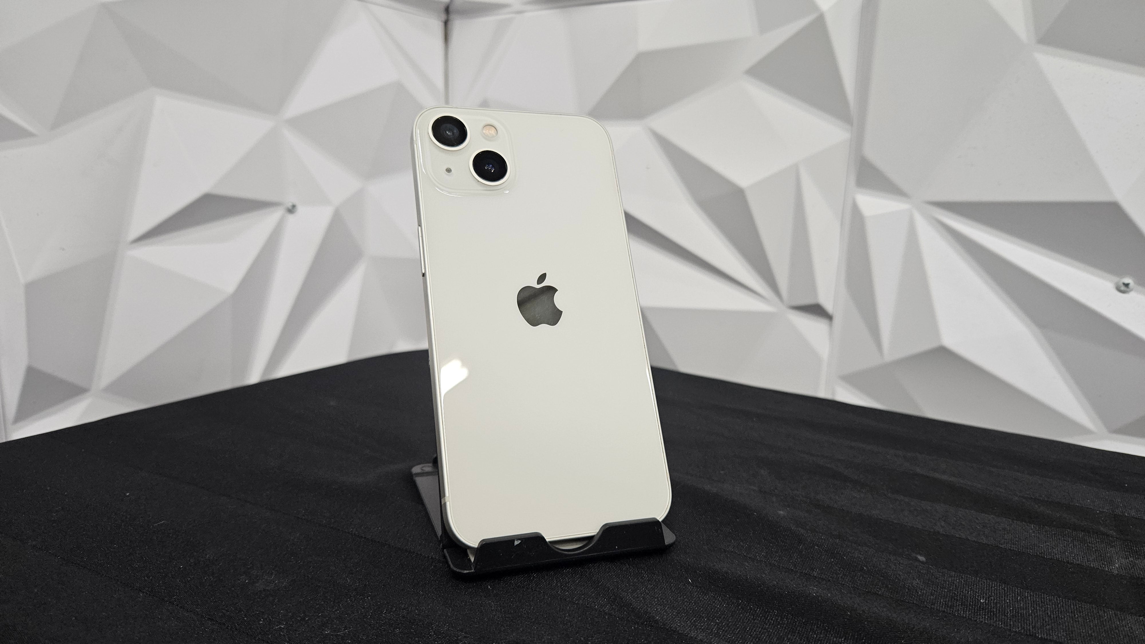 iPhone 13 - 128GB - White - 85% Battery Health - Refurbished