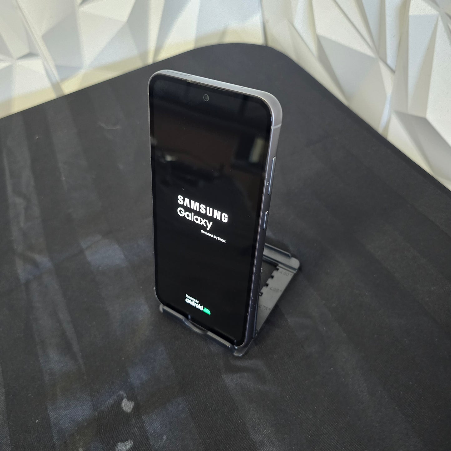 Samsung Galaxy S23 Fe 128GB - Refurbished - Unlocked