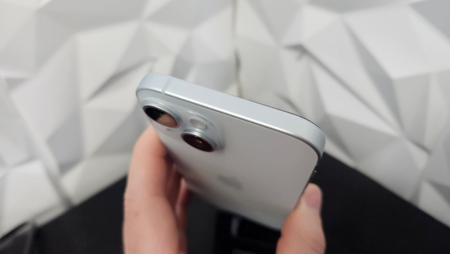 iPhone 15 128GB - White - Refurbished - Unlocked