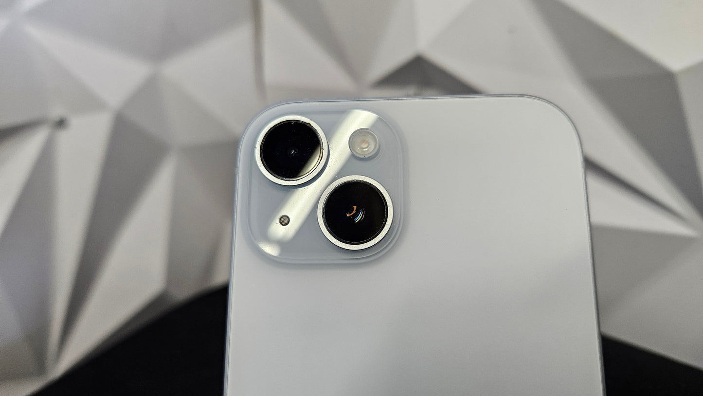 iPhone 15 128GB - White - Refurbished - Unlocked