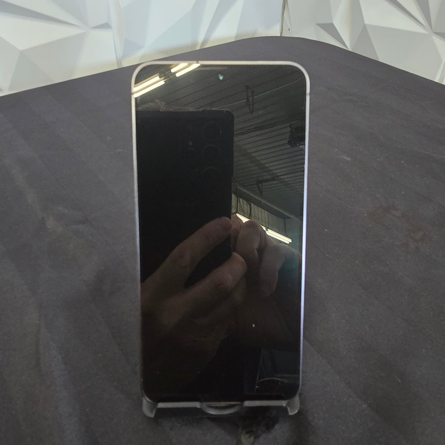 Samsung Galaxy S24 - 256GB - Refurbished
