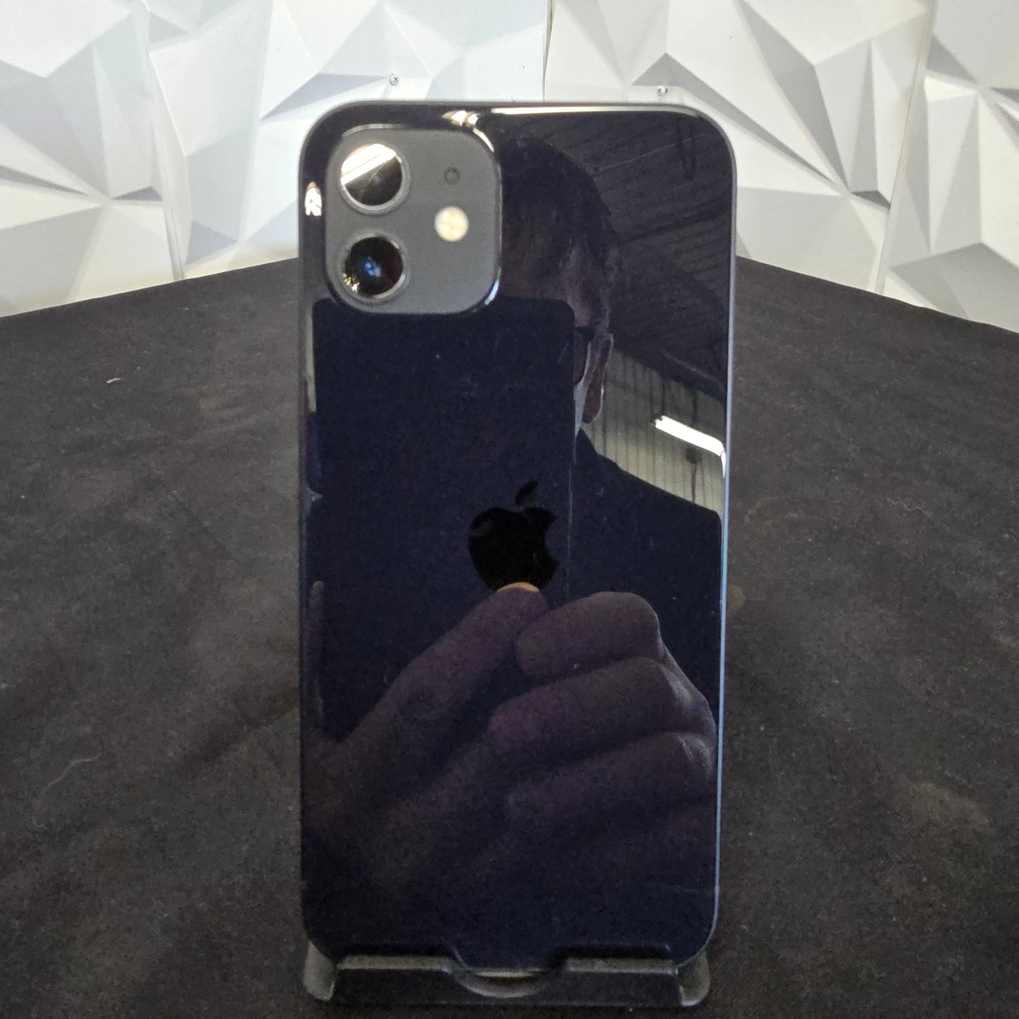iPhone 12 - Black - Refurbished - 64GB - Unlocked