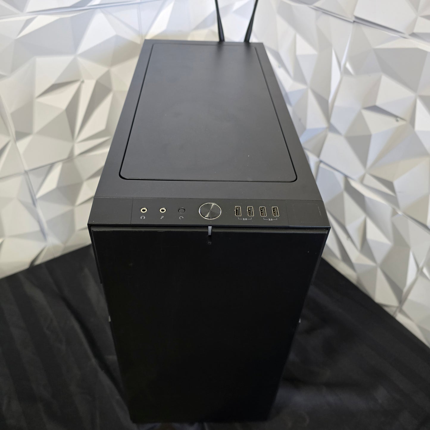 MAXIMUS X - Pre-Built Refurbished Gaming PC with CD player