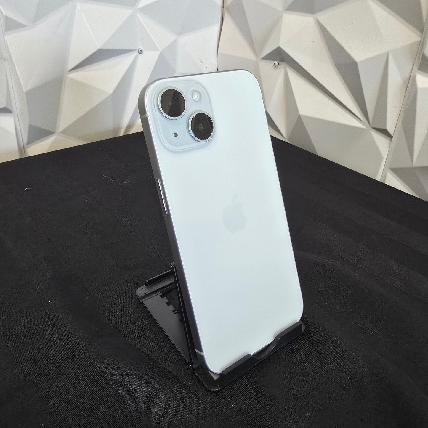 iPhone 15 128GB - White - Refurbished - Unlocked