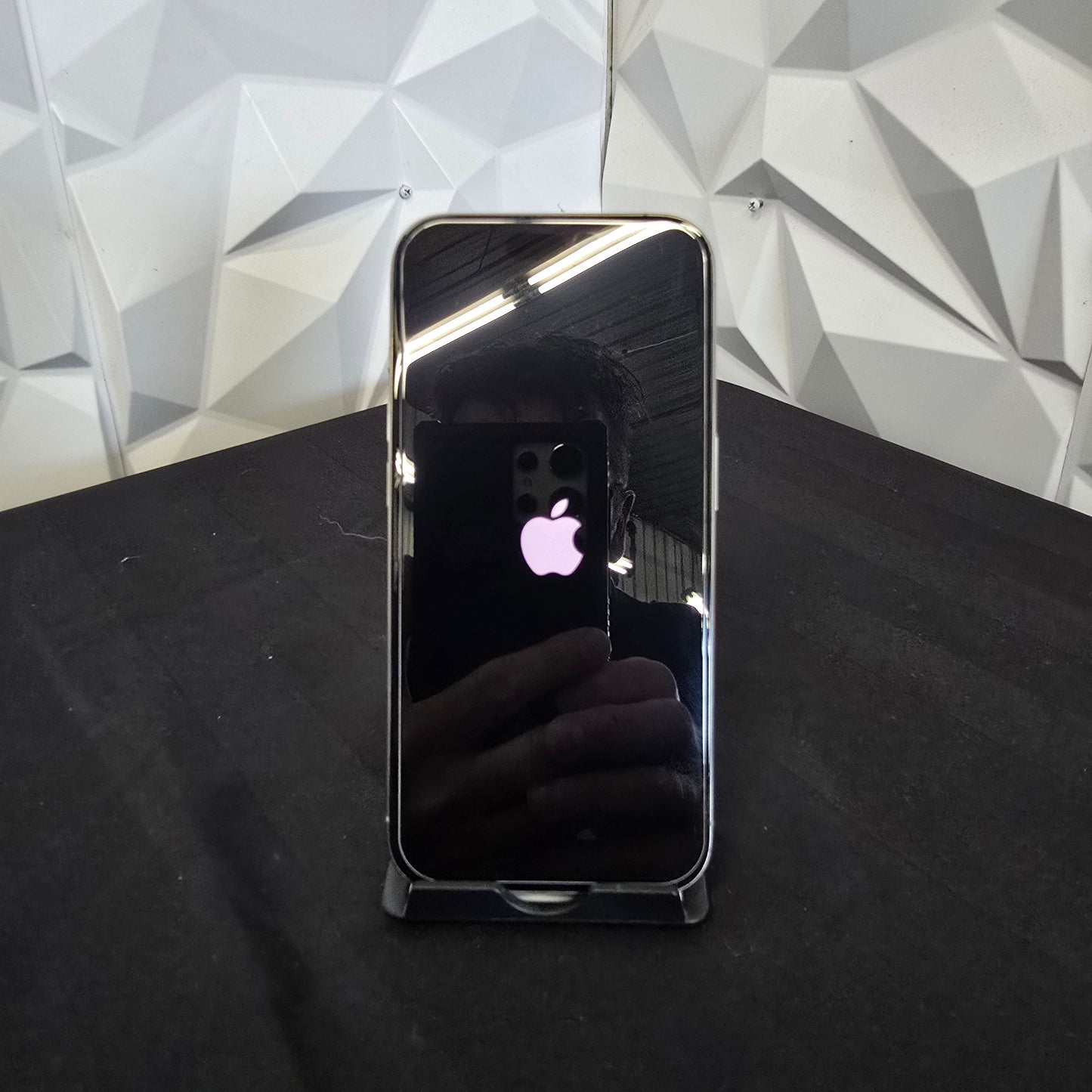 iPhone 15 Pro - 128GB - Titanium - Refurbished